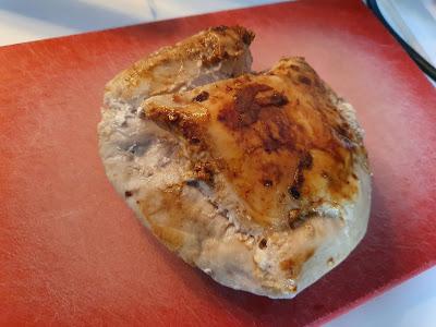 Pieza de pavo pasada por la sartén para dorarla - receta de pavo con manzana y sidra