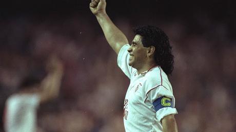 Luto en el Sevilla FC y en el fútbol mundial: Fallece Diego Armando Maradona