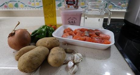Los ingredientes necesarios para hacer la caldereta de salmón en la Olla GM