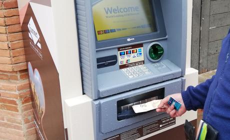 Euronet instala en EL BRUC (Barcelona) uno de sus primeros cajeros automáticos en la España desbancarizada
