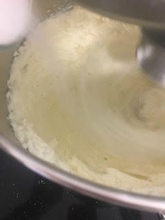 CHEESECAKE CON MOUSSE DE CHOCOLATE BLANCO Y FRAMBUESAS