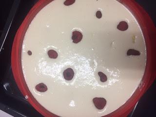 CHEESECAKE CON MOUSSE DE CHOCOLATE BLANCO Y FRAMBUESAS