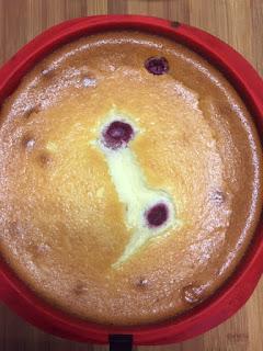 CHEESECAKE CON MOUSSE DE CHOCOLATE BLANCO Y FRAMBUESAS