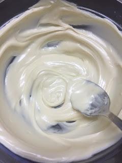 CHEESECAKE CON MOUSSE DE CHOCOLATE BLANCO Y FRAMBUESAS