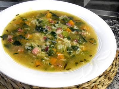 Sopa de arroz con verduras y jamón Sopa de arroz con verduras y jamón.