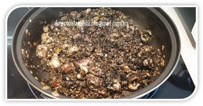 Arroz negro con calamares y salsa alioli Arroz negro con calamares y salsa alioli