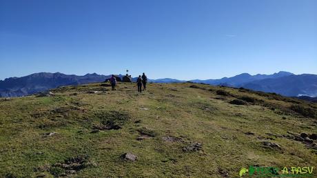 Llegando a la cima de la Loral