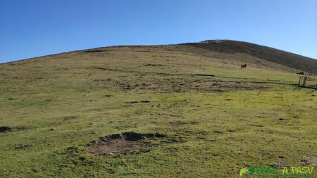Subida a la Loral desde la Collada Fancuaya