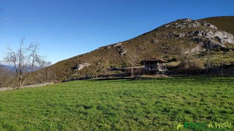 Hórreo pequeño en Braña Senra