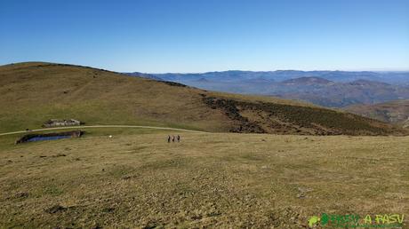 Bajando de La Loral a la Collada Fancuaya