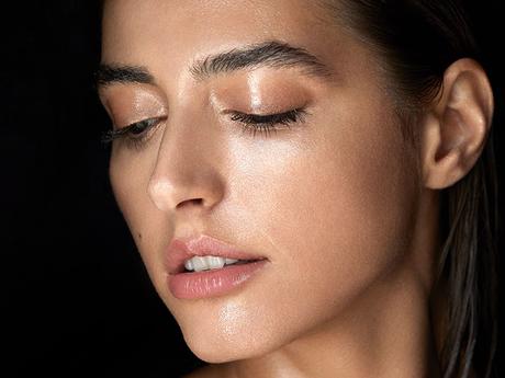 Cómo conseguir una piel más luminosa (y presumir de ella esta Navidad)