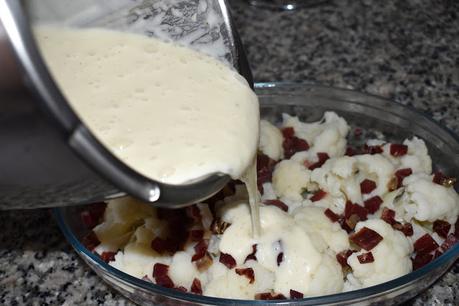 Coliflor con taquitos de jamón con salsa bechamel gratinada al horno