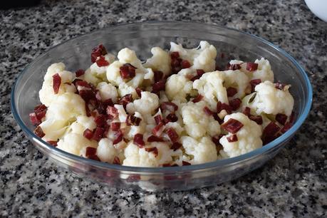 Coliflor con taquitos de jamón con salsa bechamel gratinada al horno