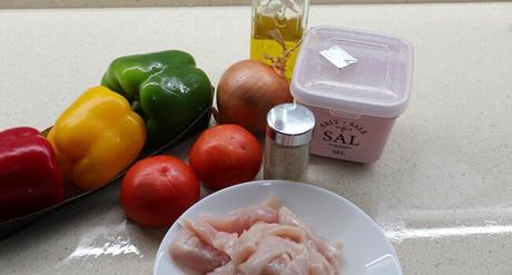 Los ingredientes necesarios para hacer fajitas de pollo Mambo Cecotec