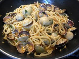 Receta de espaguetis con almejas Receta de espaguetis con almejas.