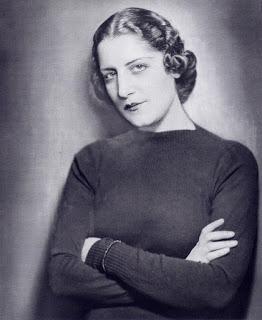 RESEÑA: Nacimiento y muerte del ama de casa.