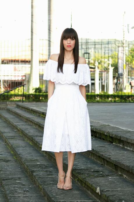 Outfit Falda Con Camisa Blanca