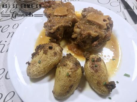 Rabo cordobés con patatas asadas al curry Rabo cordobés con patatas asadas al curry