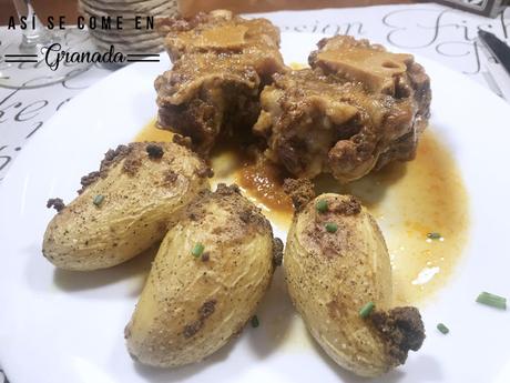 Rabo cordobés con patatas asadas al curry Rabo cordobés con patatas asadas al curry