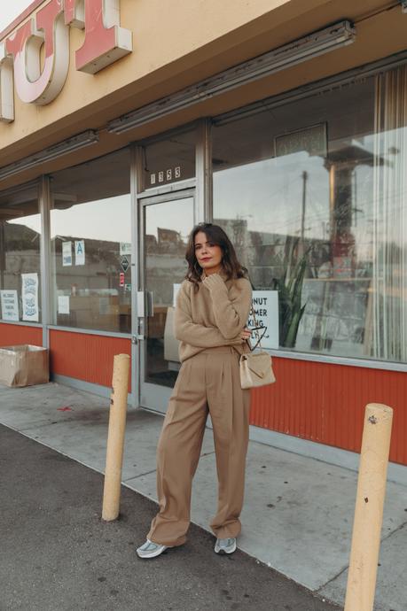 Donut worry be happy! Sara from Collage Vintage wearing a camel pullover and pleated high waist trousers from Closed