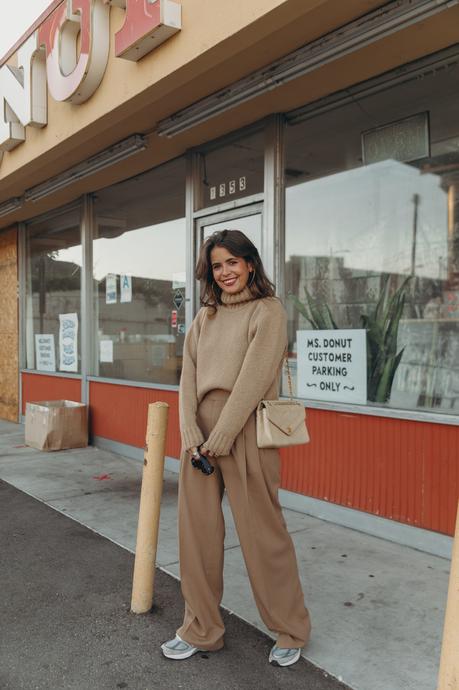Donut worry be happy! Sara from Collage Vintage wearing a camel pullover and pleated high waist trousers from Closed
