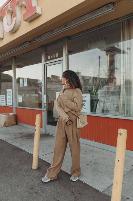 Donut worry be happy! Sara from Collage Vintage wearing a camel pullover and pleated high waist trousers from Closed