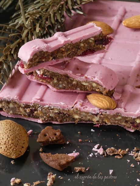 Turrón de Galletas, Almendras y Arándanos con Chocolate Ruby
