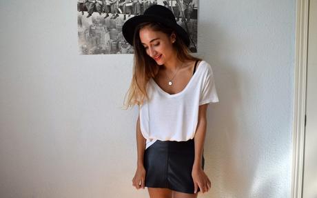 Outfit Con Falda Pegada Corta