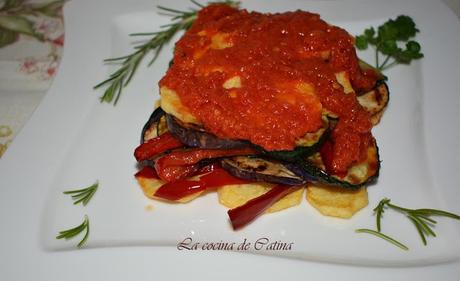 Tumbet de patatas, berenjenas y tomates