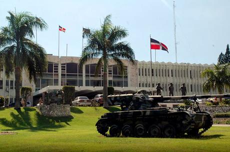 Abinader retira a 61 oficiales de Fuerzas Armadas Dominicanas.
