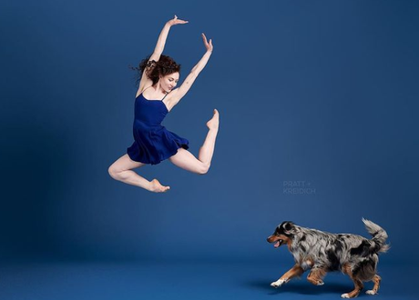 Bailarines y perros