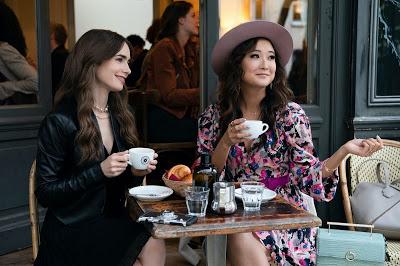 Lily Collins (Emily) y Ashley Park (Mindy) Lily Collins (Emily) y Ashley Park (Mindy)
