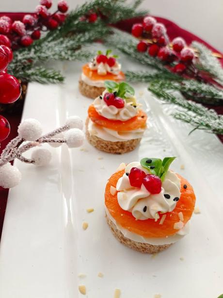 CANAPÉS DE SALMÓN CANAPÉS DE SALMÓN