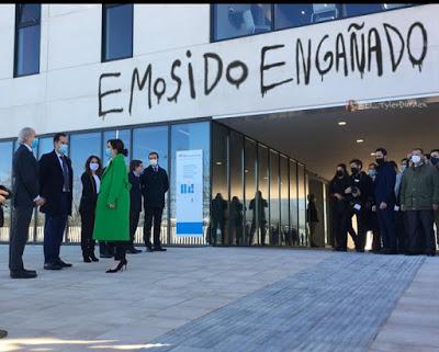 17 Comunidades Autónomas frente a la Navidad; el fusilamiento de 26 millones “hijos de puta” y el hospital de Ayuso, sin enfermos ni quirófanos.