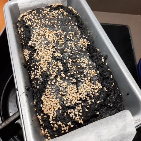 PAN DE SÉSAMO NEGRO