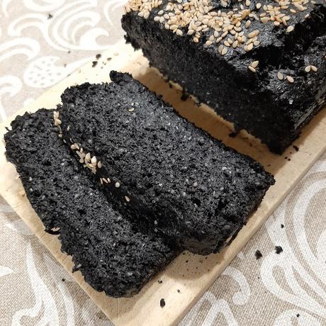 PAN DE SÉSAMO NEGRO