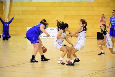 Galería de clics del Bàsquet Femení Viladecans-Bàsquet Femení Sant Adrià (Liga Femenina 2)