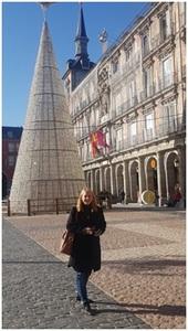 “La diseñadora Luisa María Benito Lobato a punto de que vea la luz su primer libro… ‘Los Idus de marzo'”