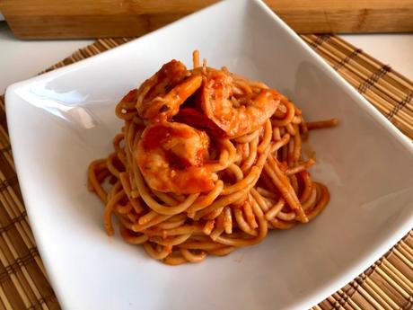 Receta de espaguetis integrales con gambas. Receta de espaguetis integrales con gambas.