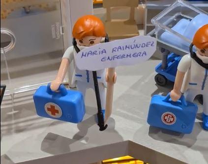 El homenaje de una familia al Hospital del Bierzo y a los autónomos con un belén de Playmobil 2