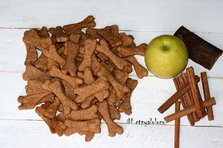 Galletas de manzana y canela para perros