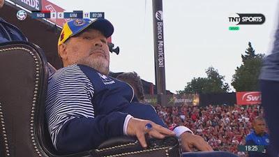 D10S ha muerto, dos veces (con permiso de Nietzsche).