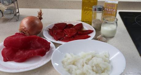 Pimientos Rellenos de Bacalao con Thermomix ® Los ingredientes necesarios para hacer los pimientos del piquillo rellenos con bacalao en Thermomix