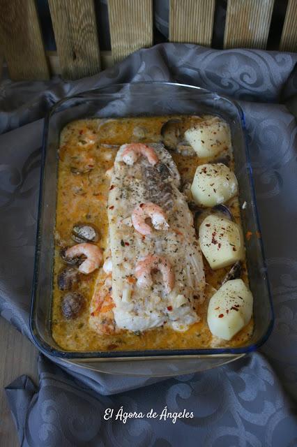 Cola de merluza rellena al horno El Ágora de Ángeles
