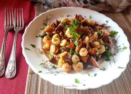 Níscalos al ajillo con gambas