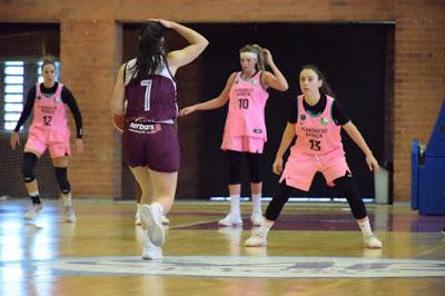 Galería de clics del Bàsquet Femení Sant Adrià-Barça CBS (Liga Femenina 2)