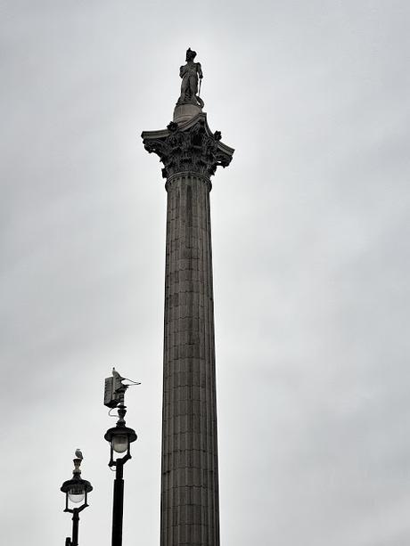 London (Trafalgar Square): The observer
