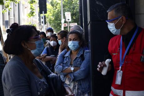 Chile: Largas colas en anticipación al segundo retiro del 10% Chile: Largas colas en anticipación al segundo retiro del 10%