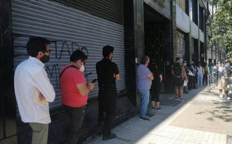 Chile: Largas colas en anticipación al segundo retiro del 10% Chile: Largas colas en anticipación al segundo retiro del 10%