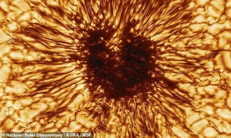 El telescopio solar más grande del mundo en Hawái lanza su primera impresionante imagen de una mancha solar de 16.000 kilómetros de ancho, donde pudiera caber la Tierra fácilmente